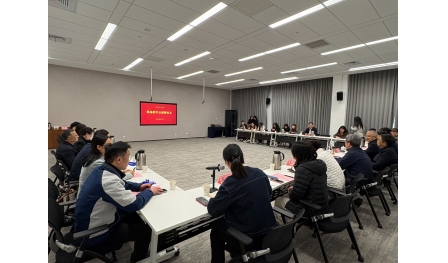 安惠接受張謇企業(yè)家學(xué)院現(xiàn)場(chǎng)教學(xué)點(diǎn)授牌